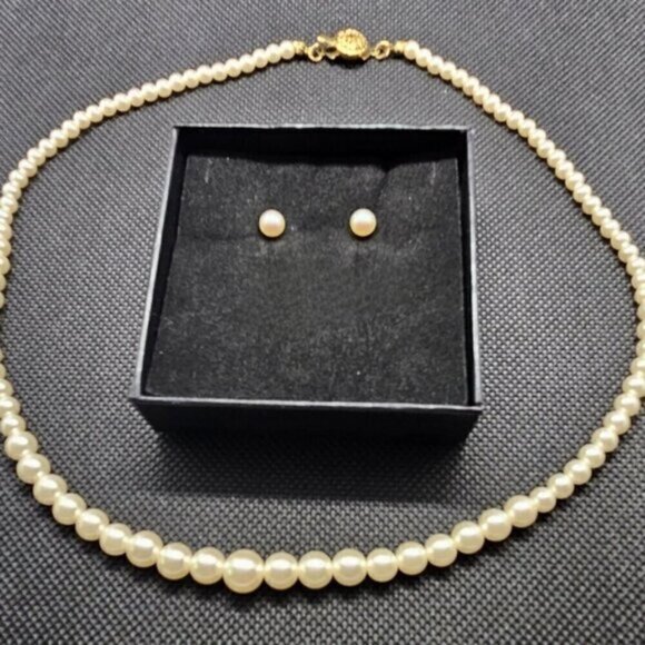 Classic Faux Pearl Necklace & Matching Stud Earring Set Gold Tone Vintage Style - Picture 3 of 6